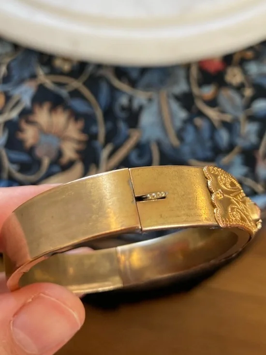 Antique Victorian Ornate Hinged Bangle Bracelet - Picture 8 of 17
